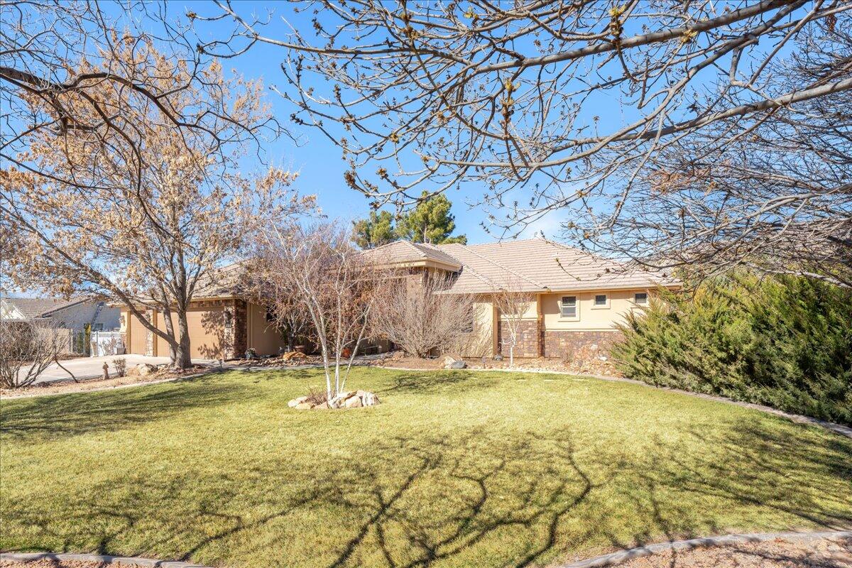 DIAMOND VALLEY ACRES - Residential