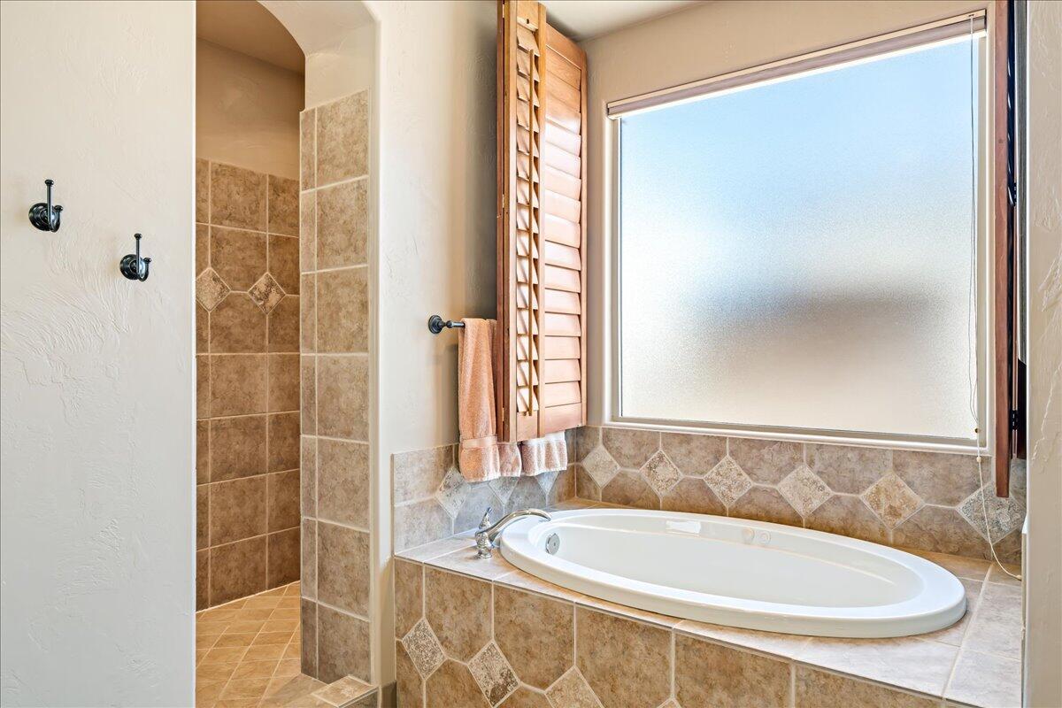 DIAMOND VALLEY ACRES - Residential