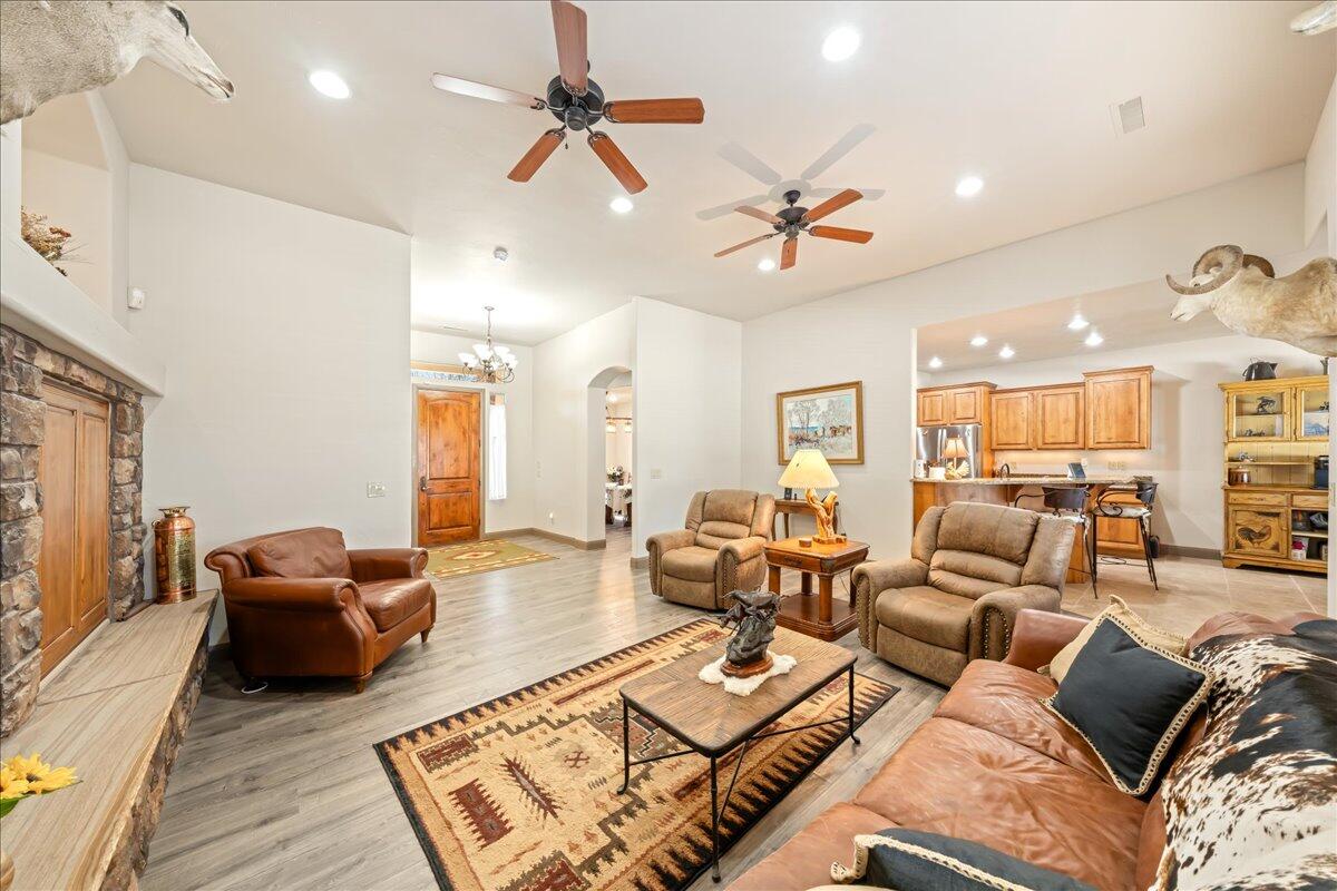 DIAMOND VALLEY ACRES - Residential