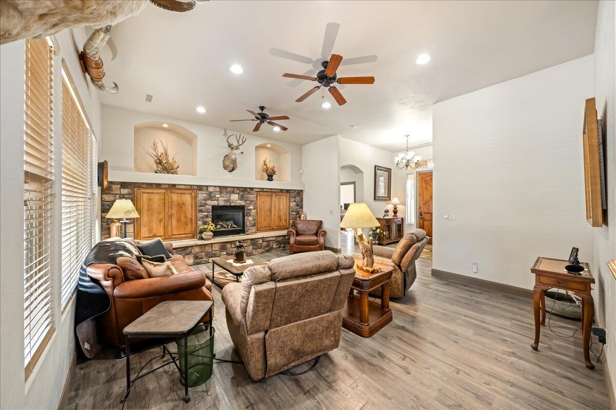 DIAMOND VALLEY ACRES - Residential