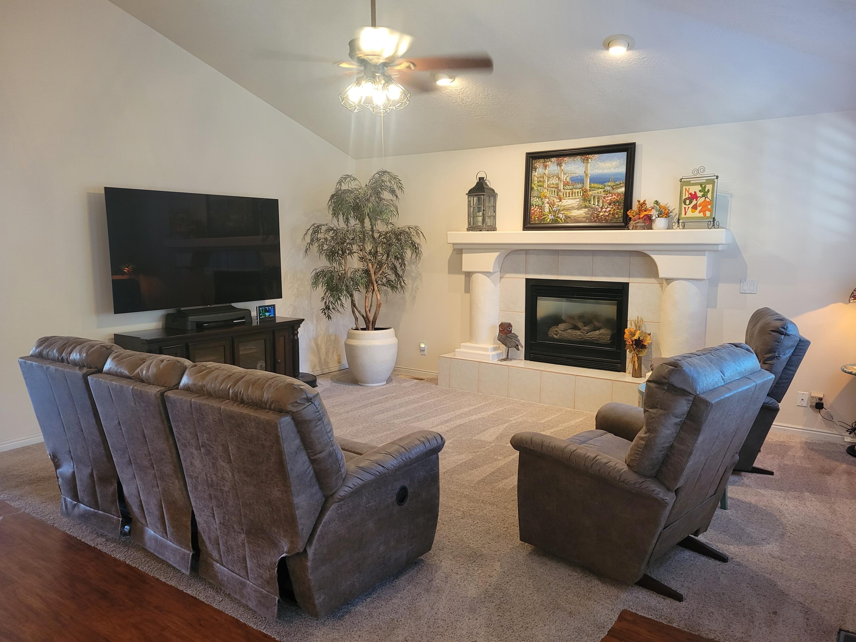 RANCHO BLOOMINGTON - Residential