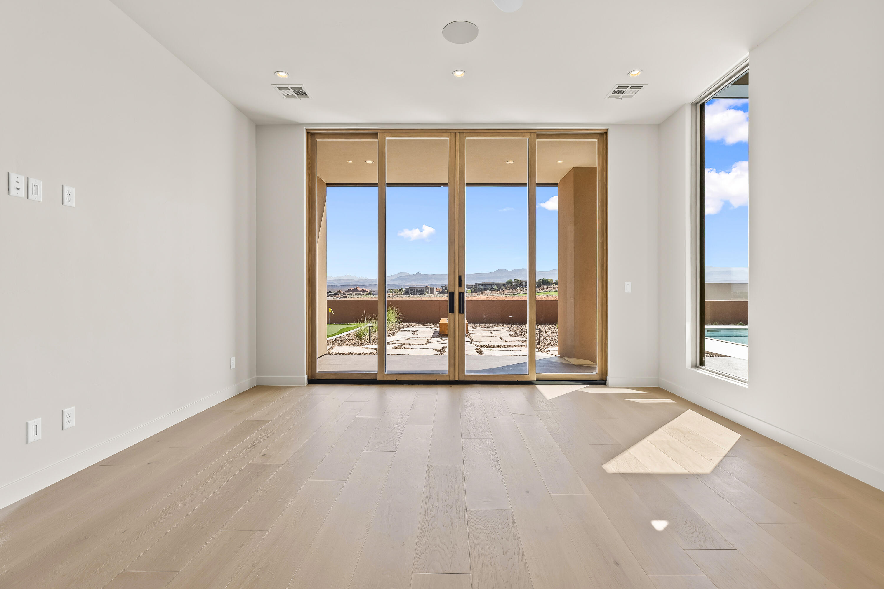 ESTATES AT SAND HOLLOW - Residential