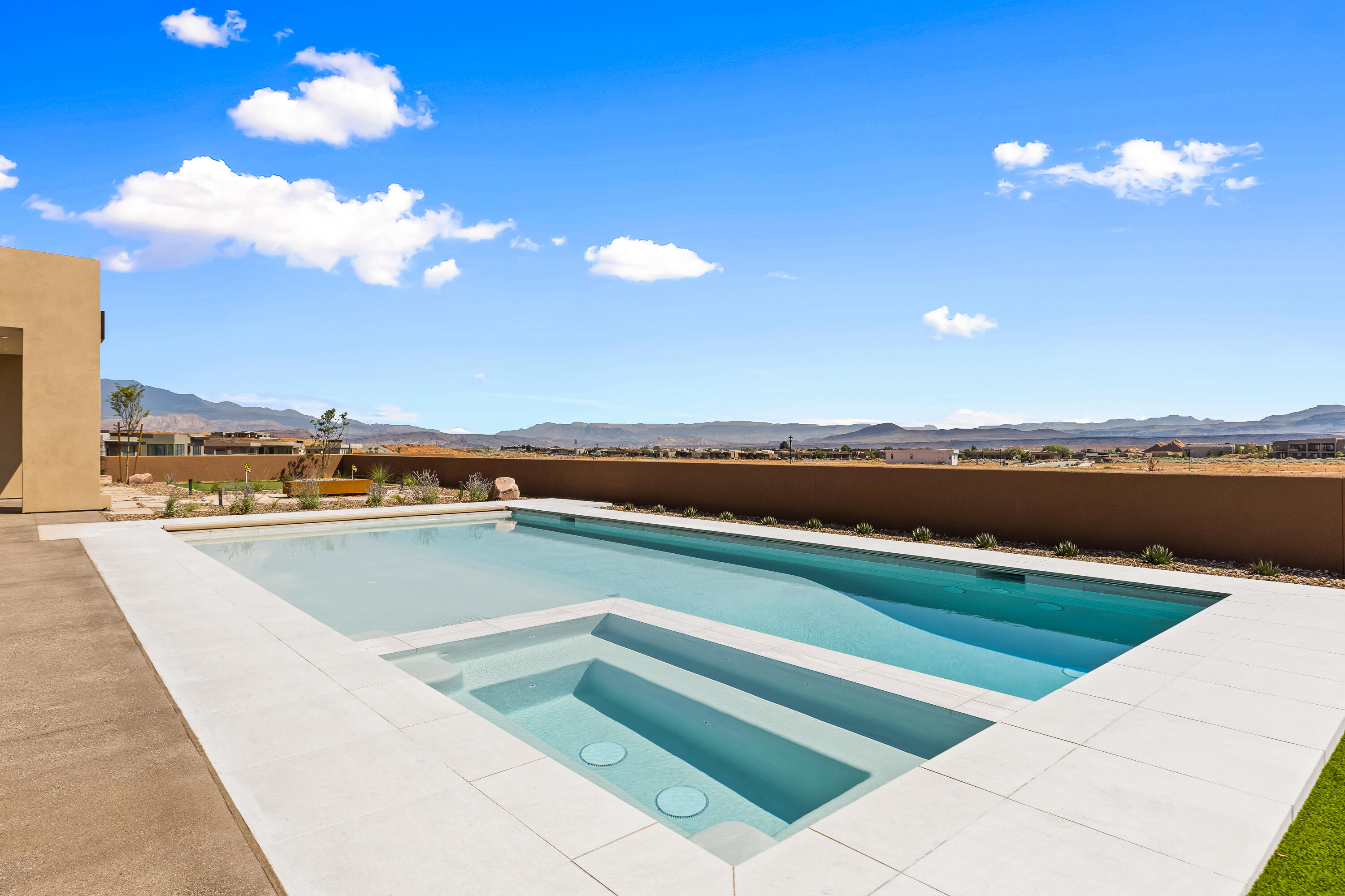 ESTATES AT SAND HOLLOW - Residential