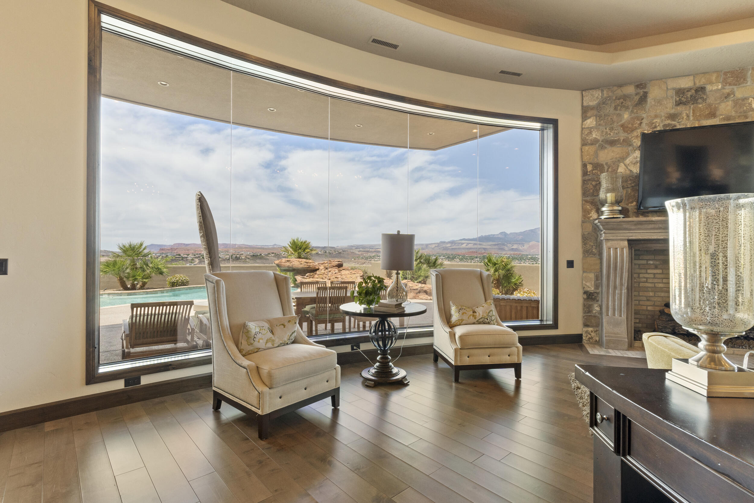 STONE CLIFF - Residential