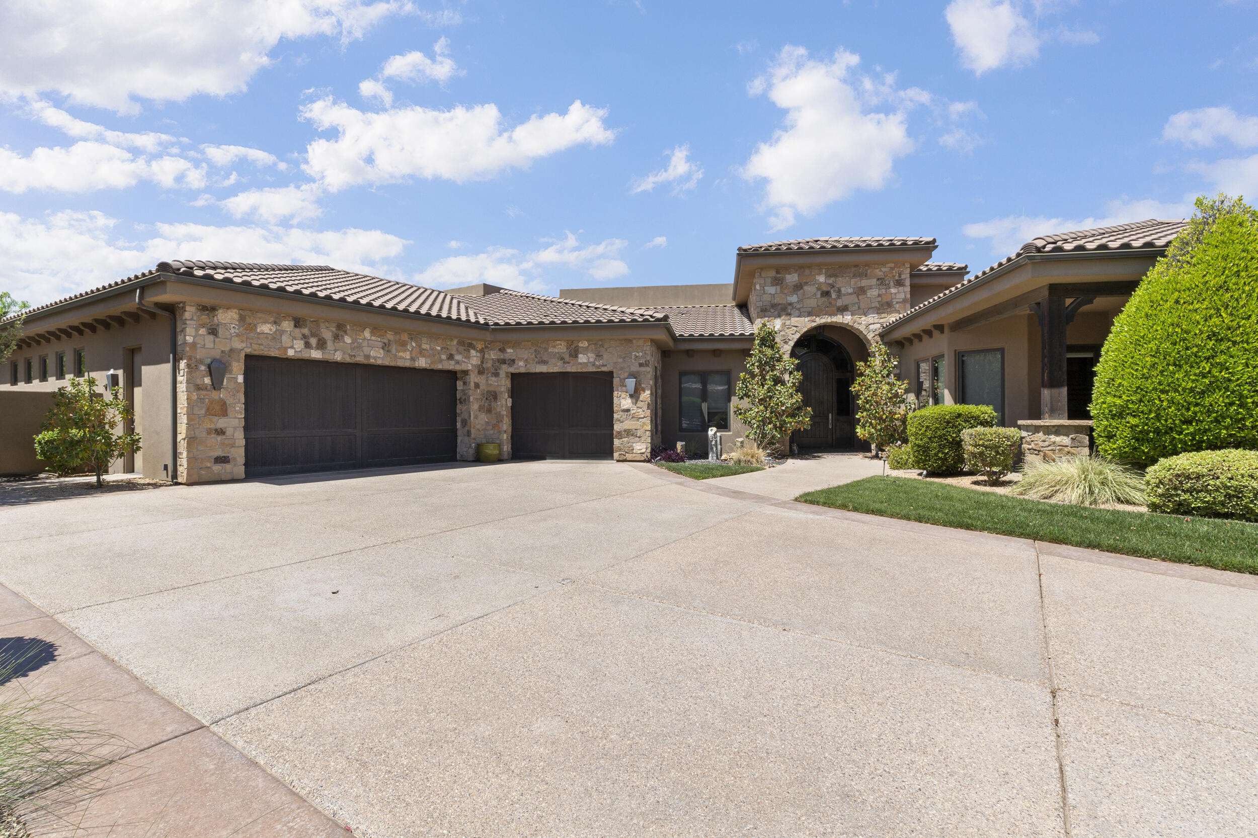 STONE CLIFF - Residential
