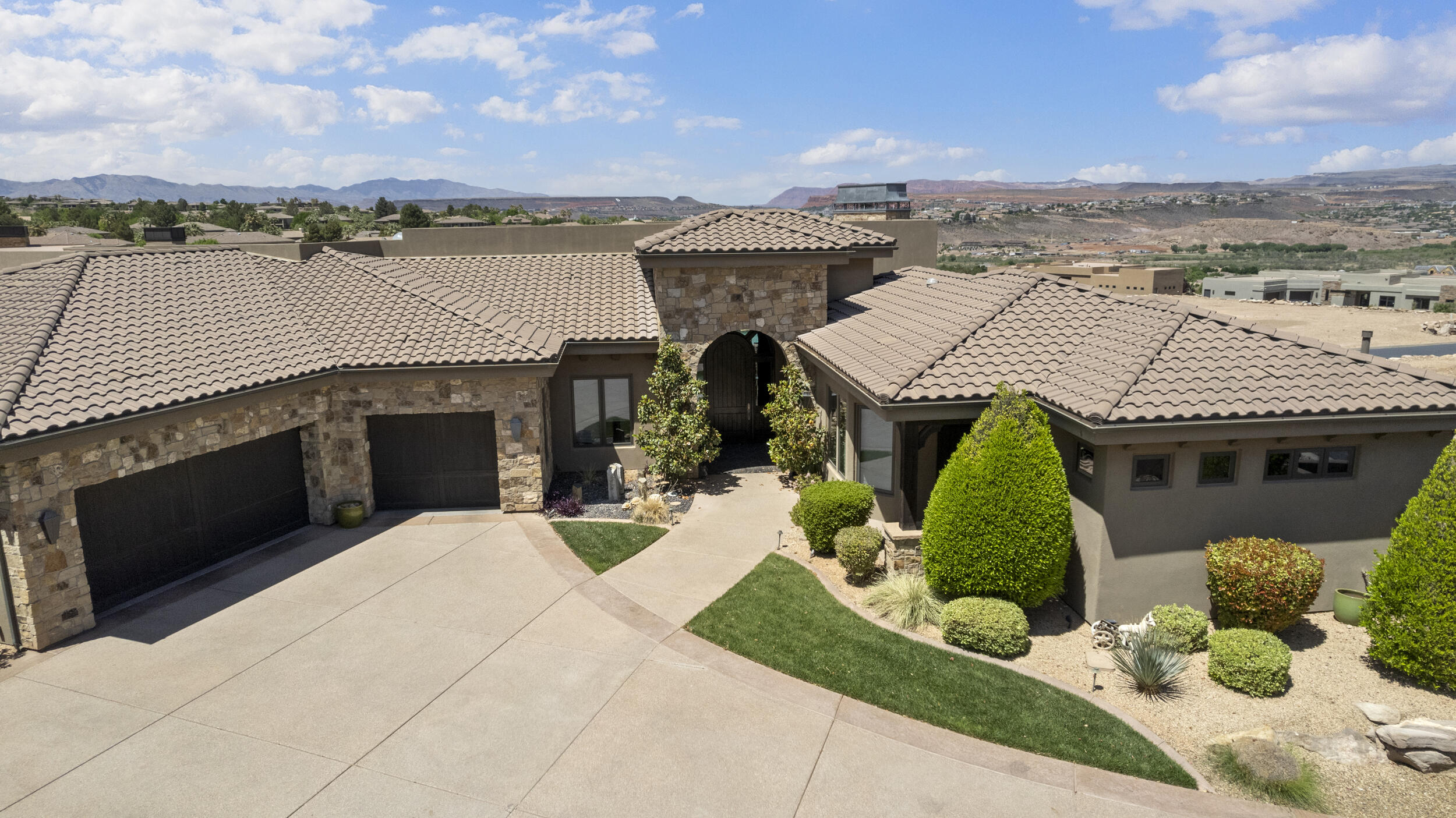 STONE CLIFF - Residential