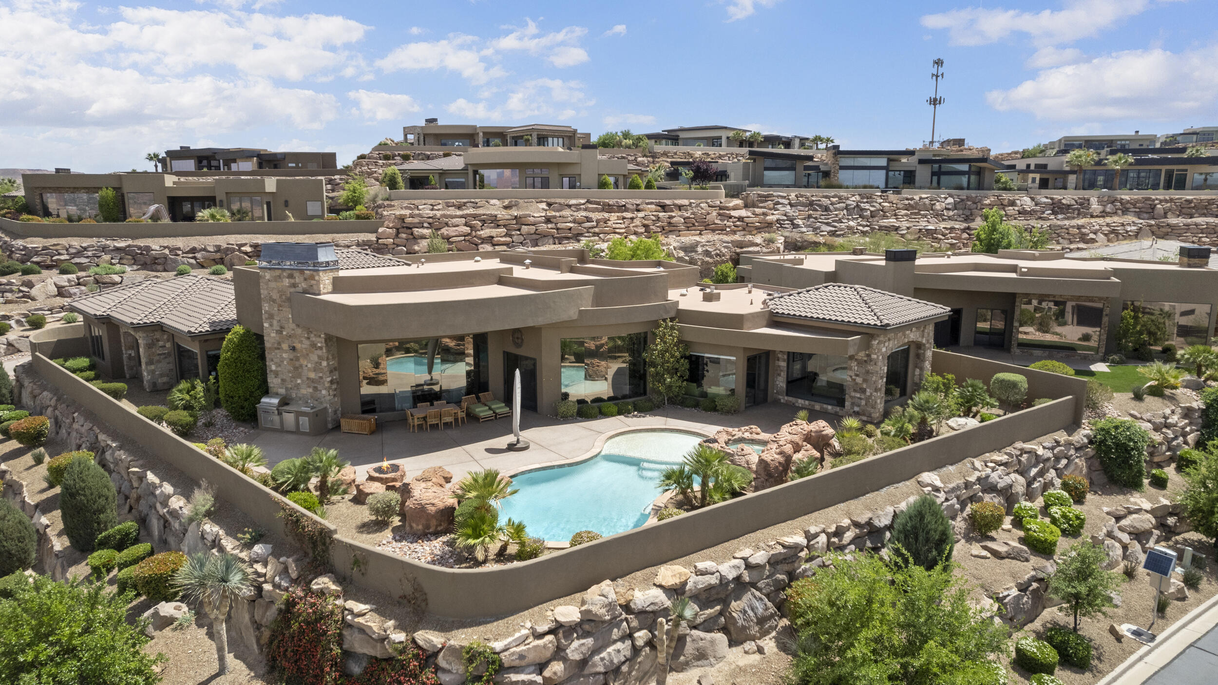 STONE CLIFF - Residential