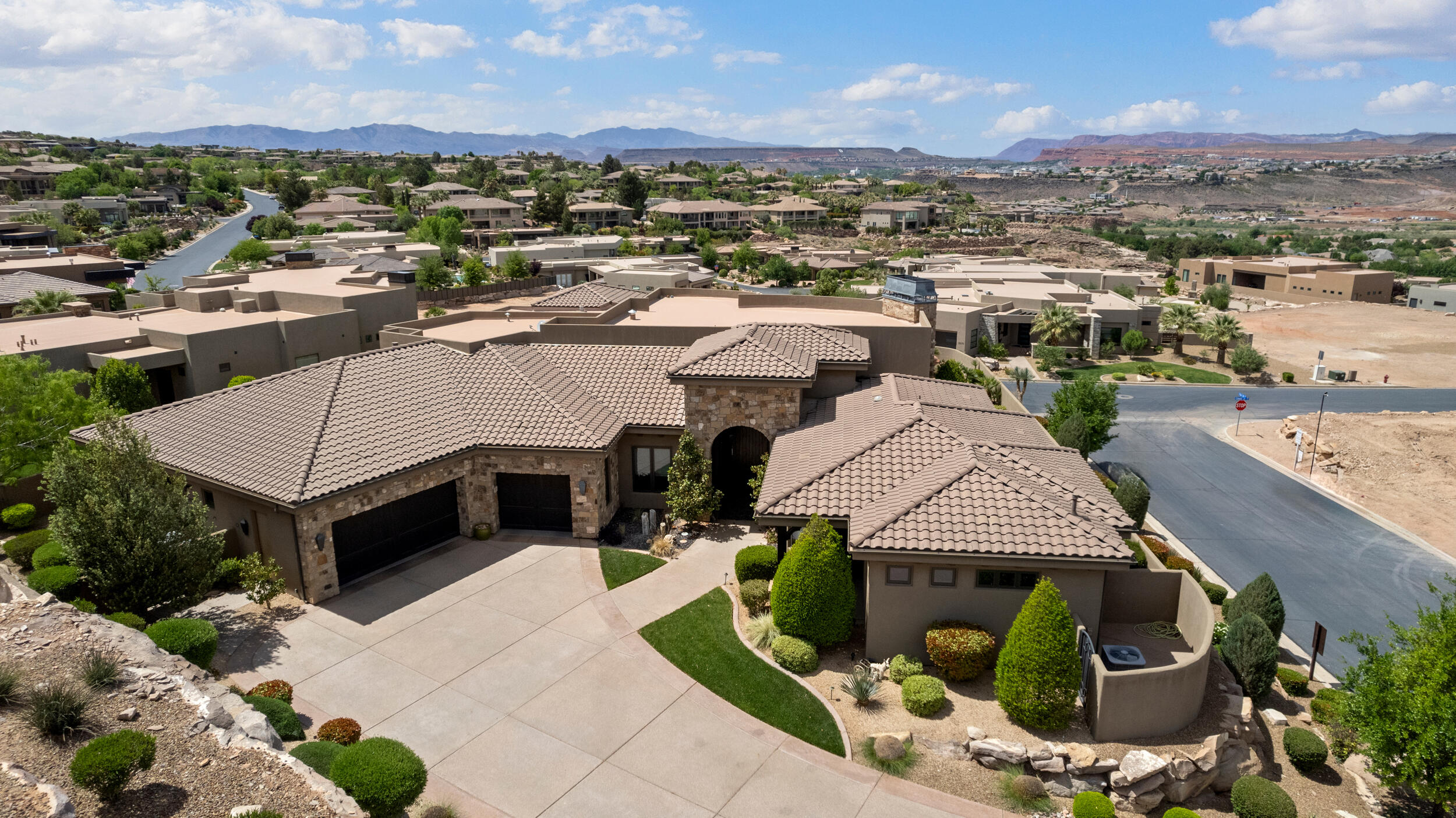 STONE CLIFF - Residential