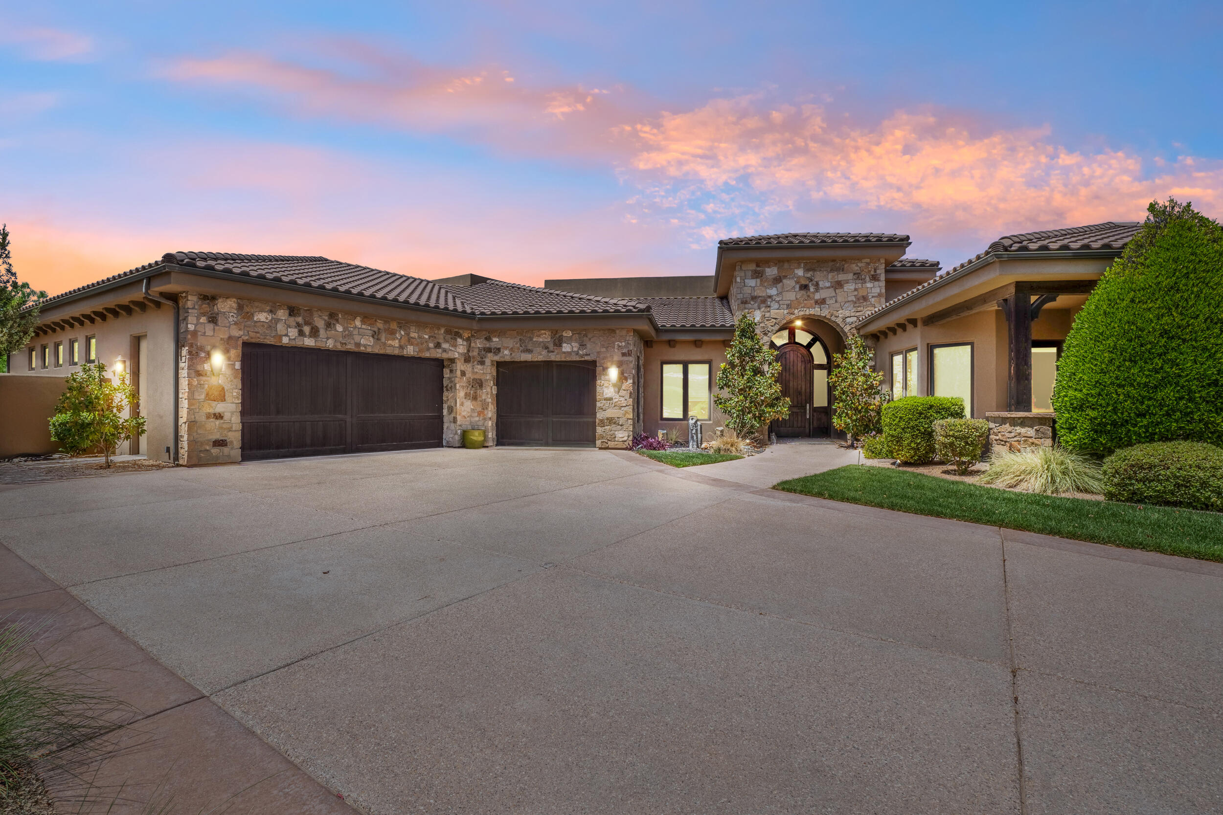 STONE CLIFF - Residential