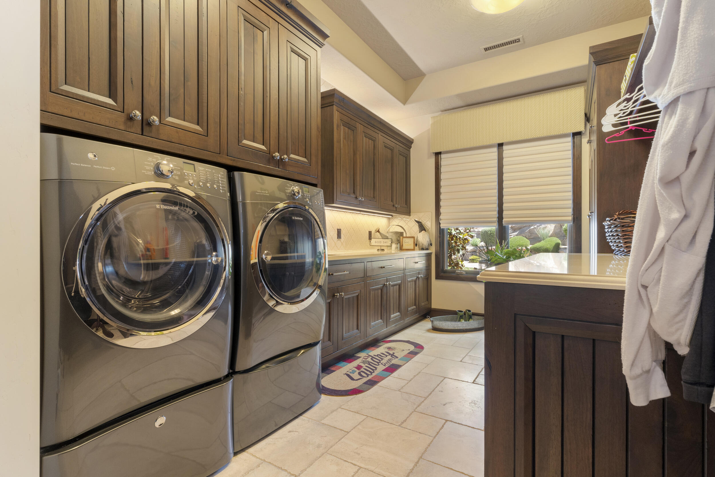 STONE CLIFF - Residential