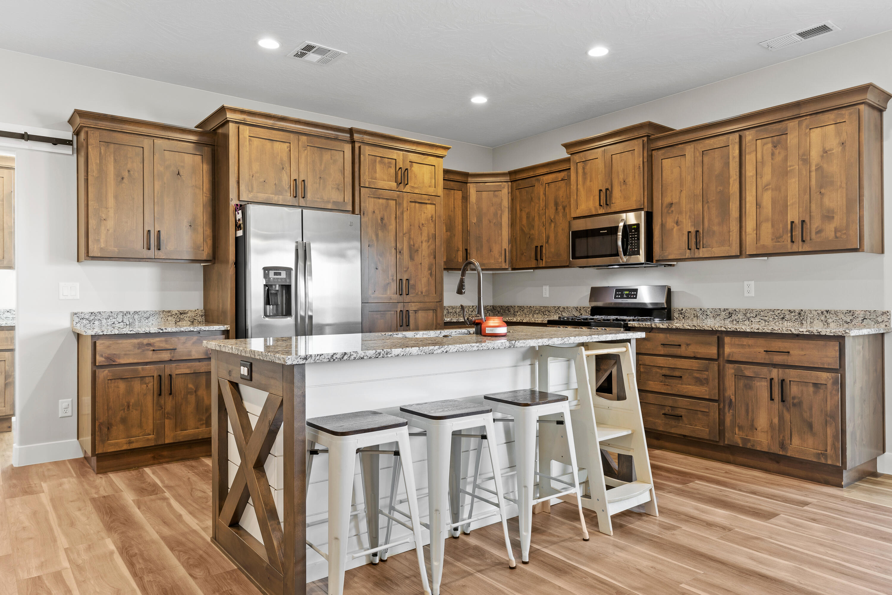 POINT BREAK - Residential