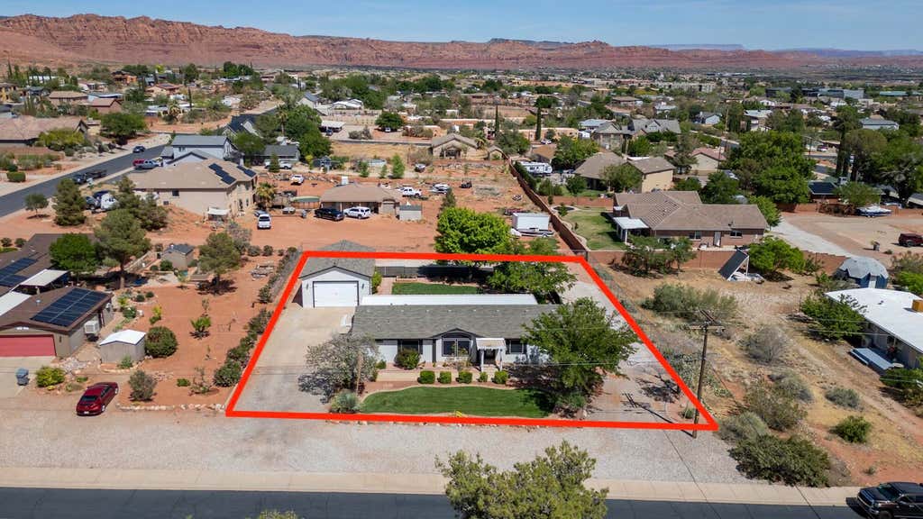 Photo of 264 N 100 W, Ivins, UT 84738 (MLS # 26-274175)