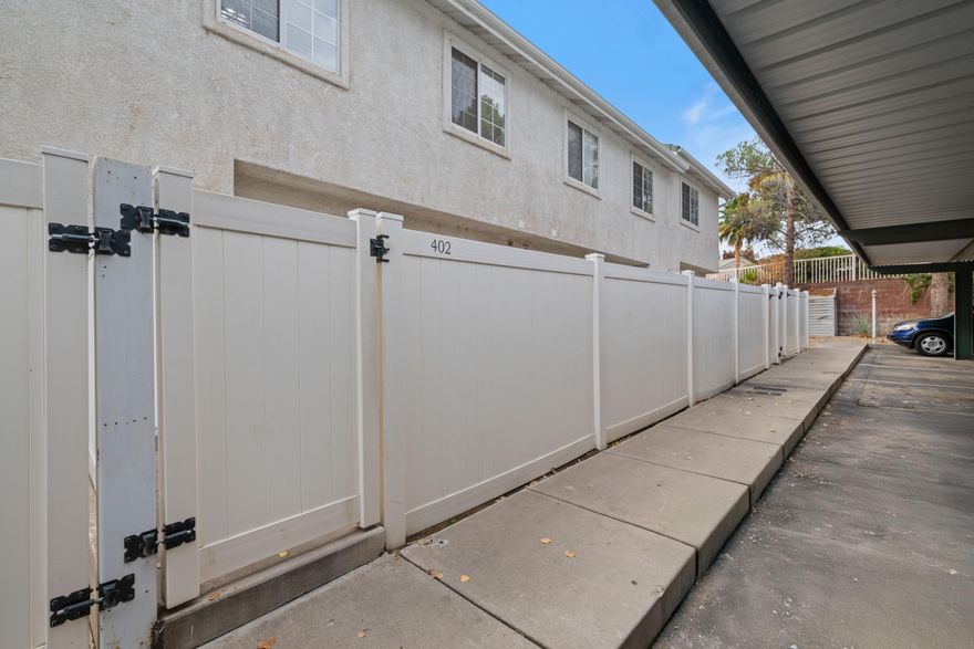 Cute 3 bedroom townhome.  Great investment property.  Move in ready.  New carpet.