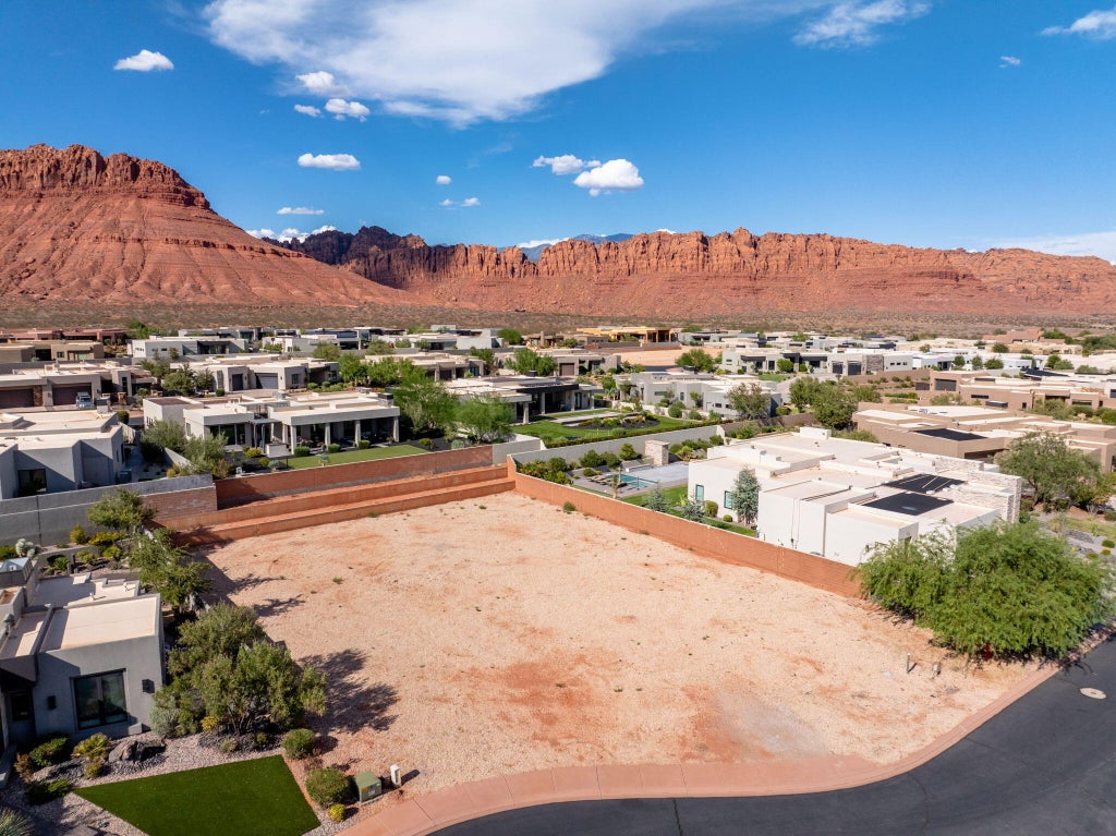 Photo of 633 E Flint Rock Cir CIR, Ivins, UT 84738 (MLS # 26-275430)