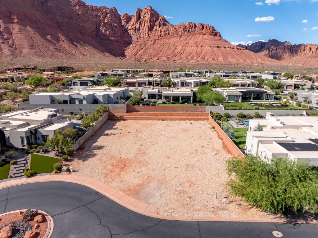 Photo of 633 E Flint Rock Cir CIR, Ivins, UT 84738 (MLS # 26-275430)