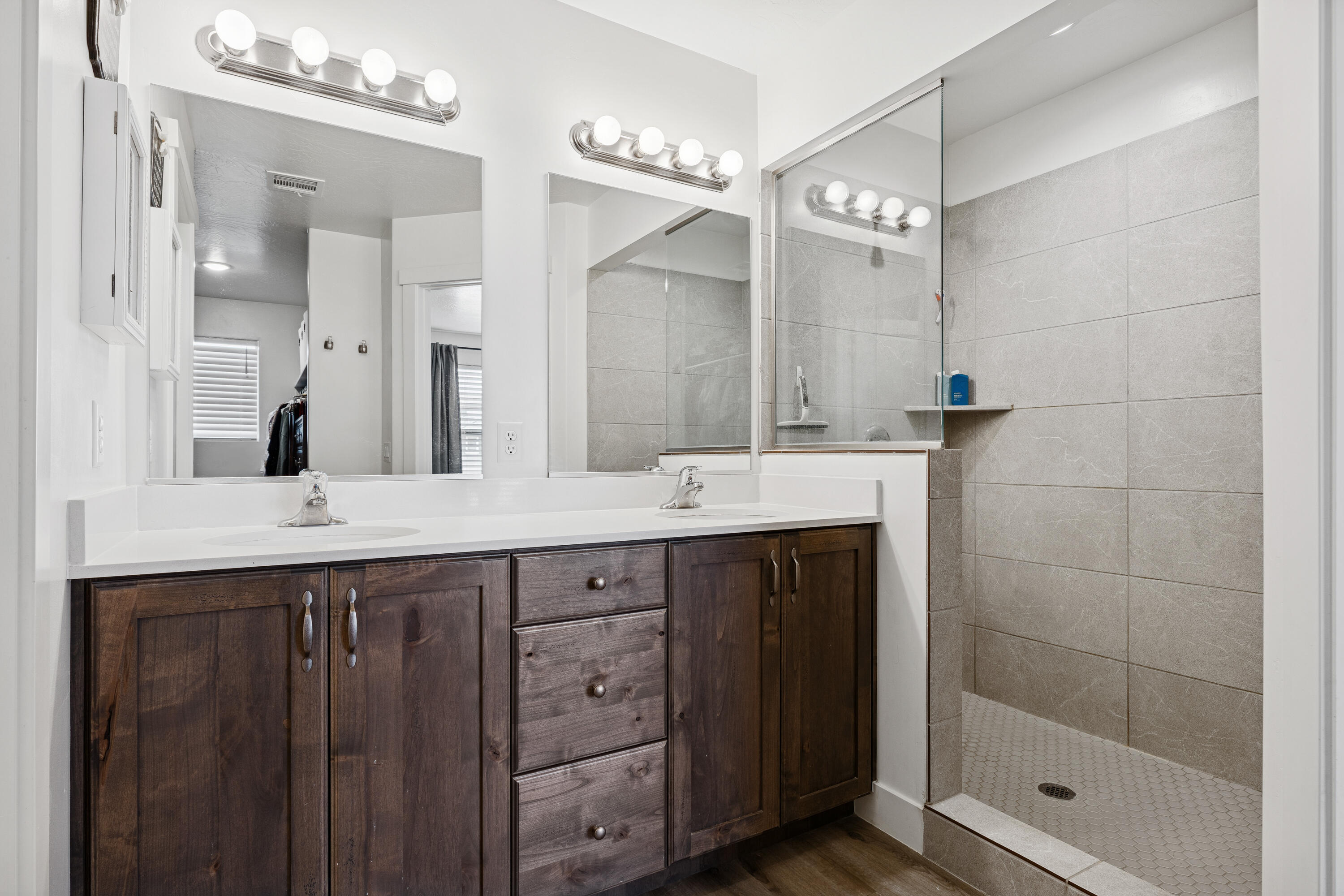 DESERT HOLLOW - Residential