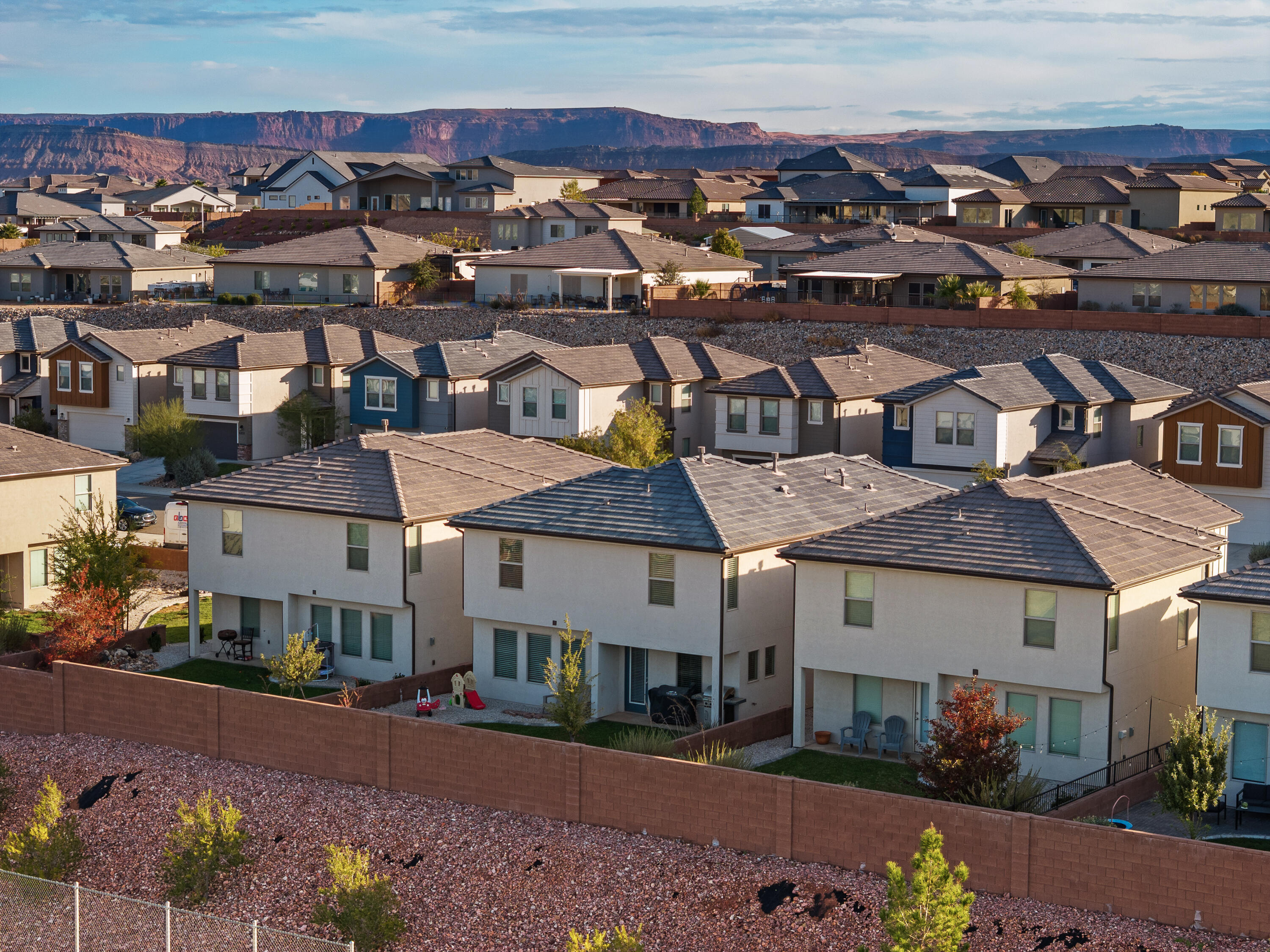 DESERT HOLLOW - Residential