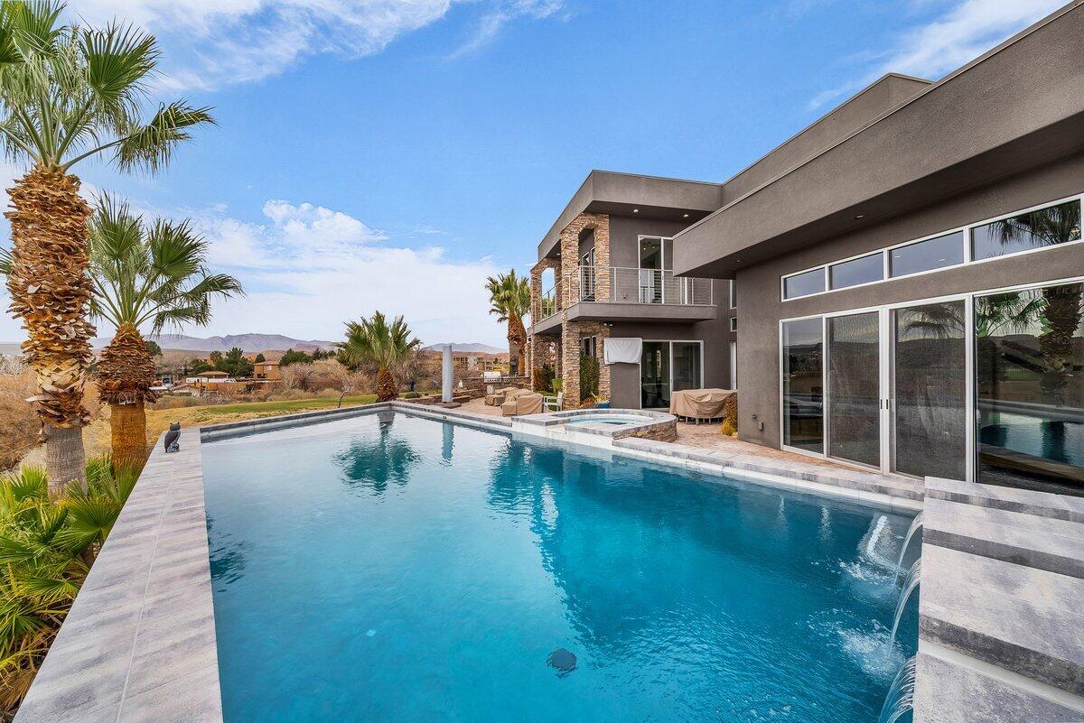 TWIN CREEKS AT STONEBRIDGE - Residential