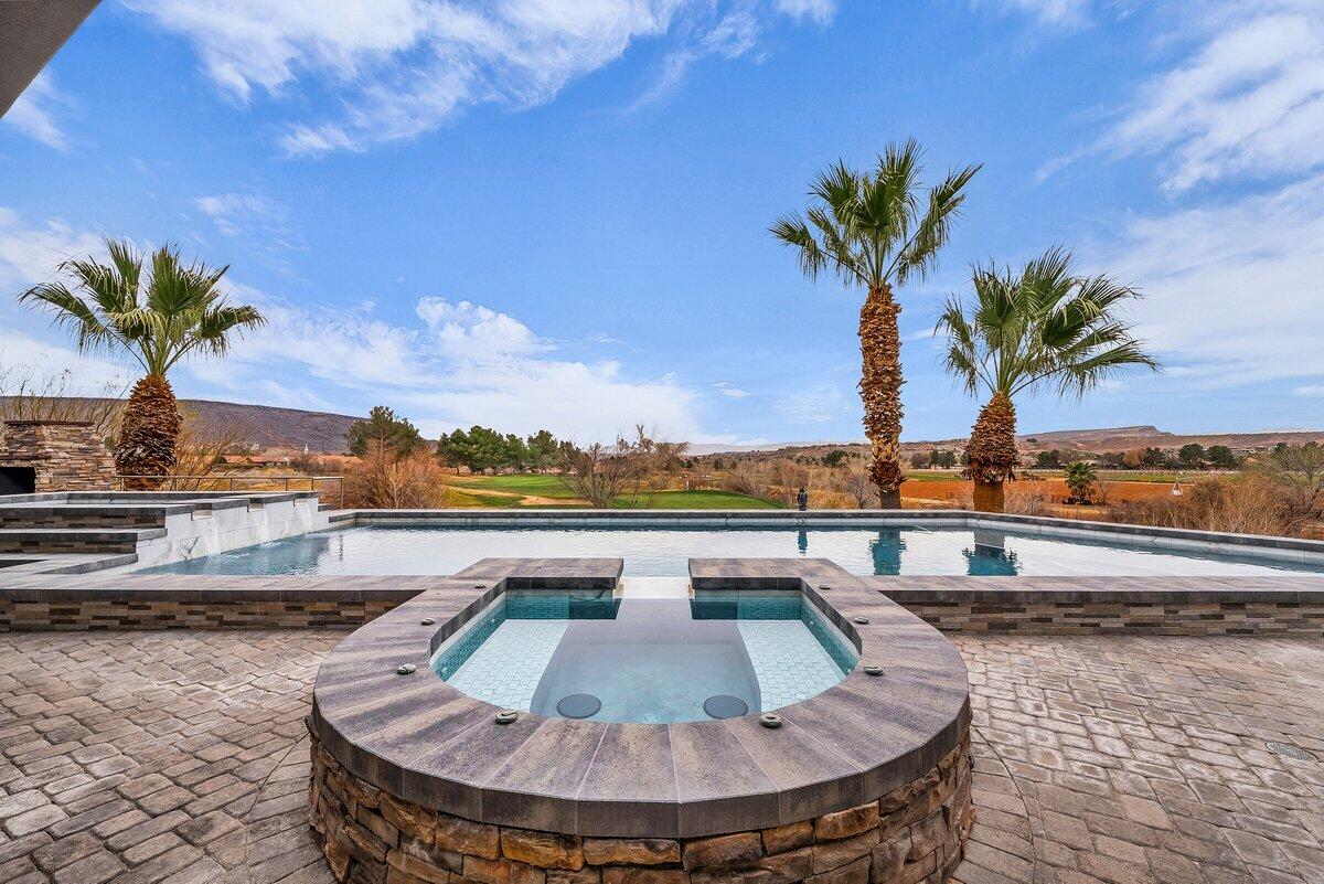 TWIN CREEKS AT STONEBRIDGE - Residential