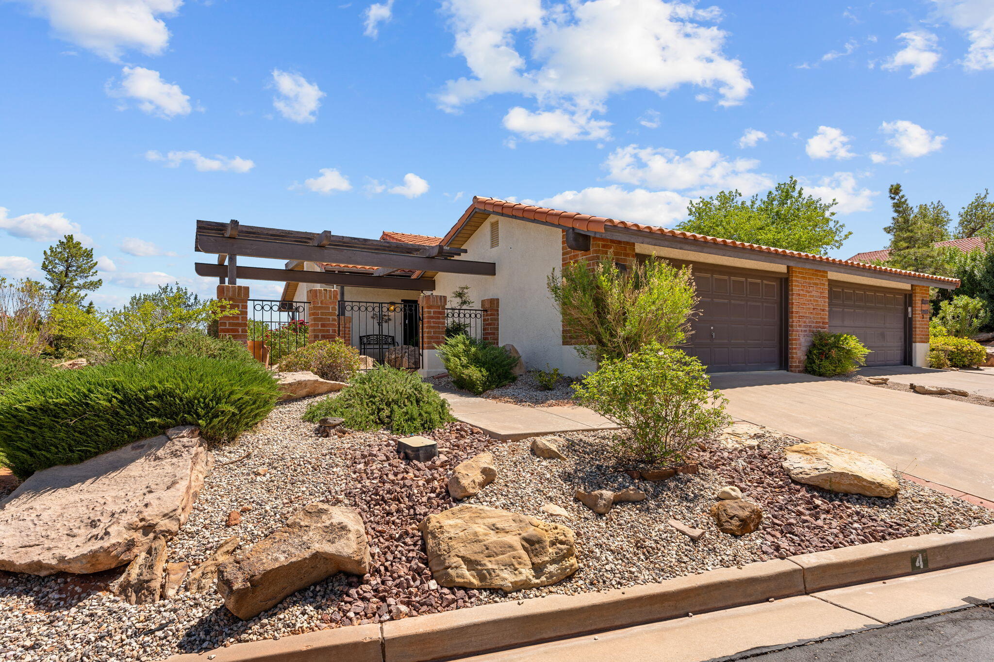 VISTA GRANDE TOWNHOMES - Residential