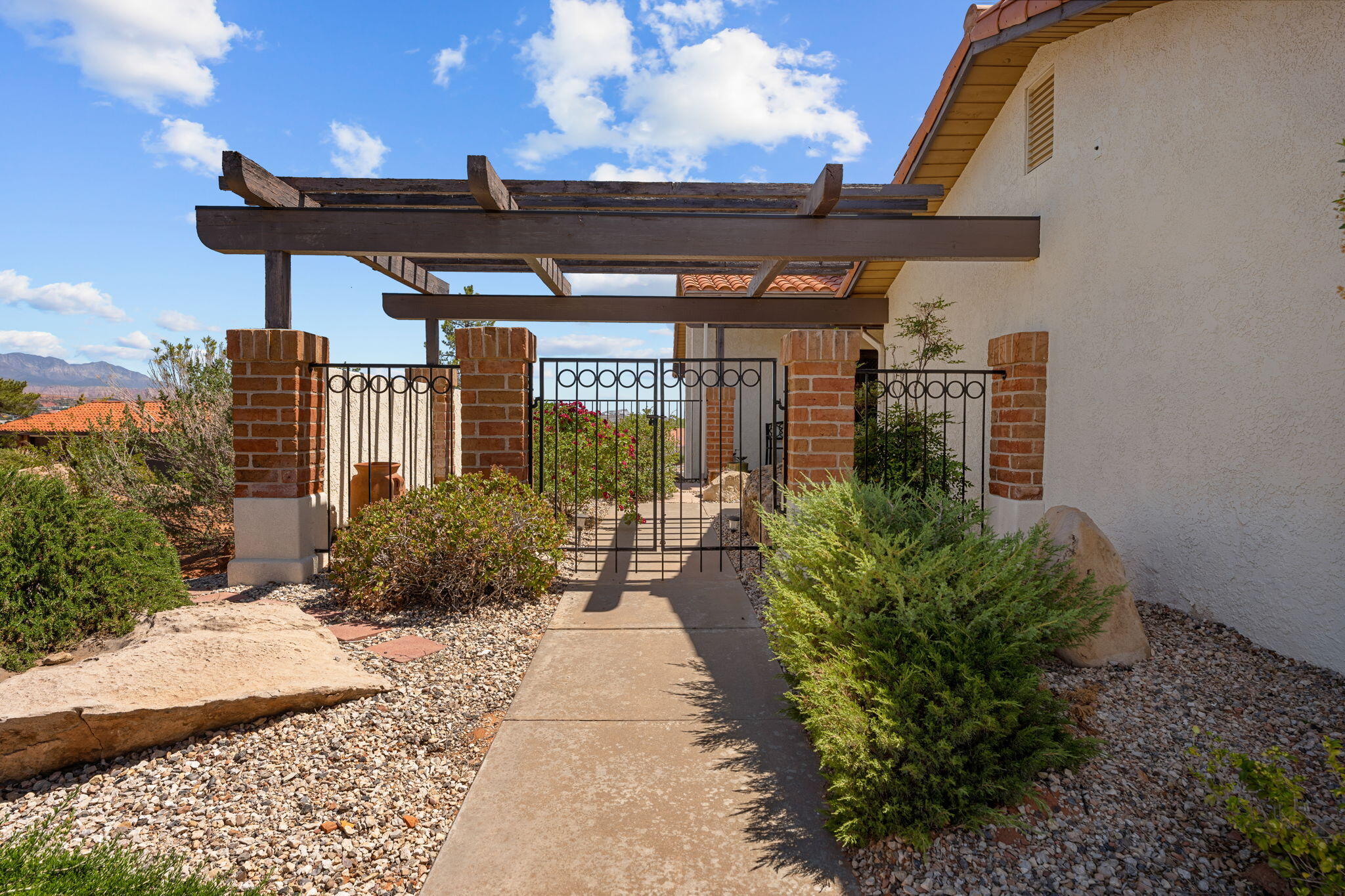 VISTA GRANDE TOWNHOMES - Residential