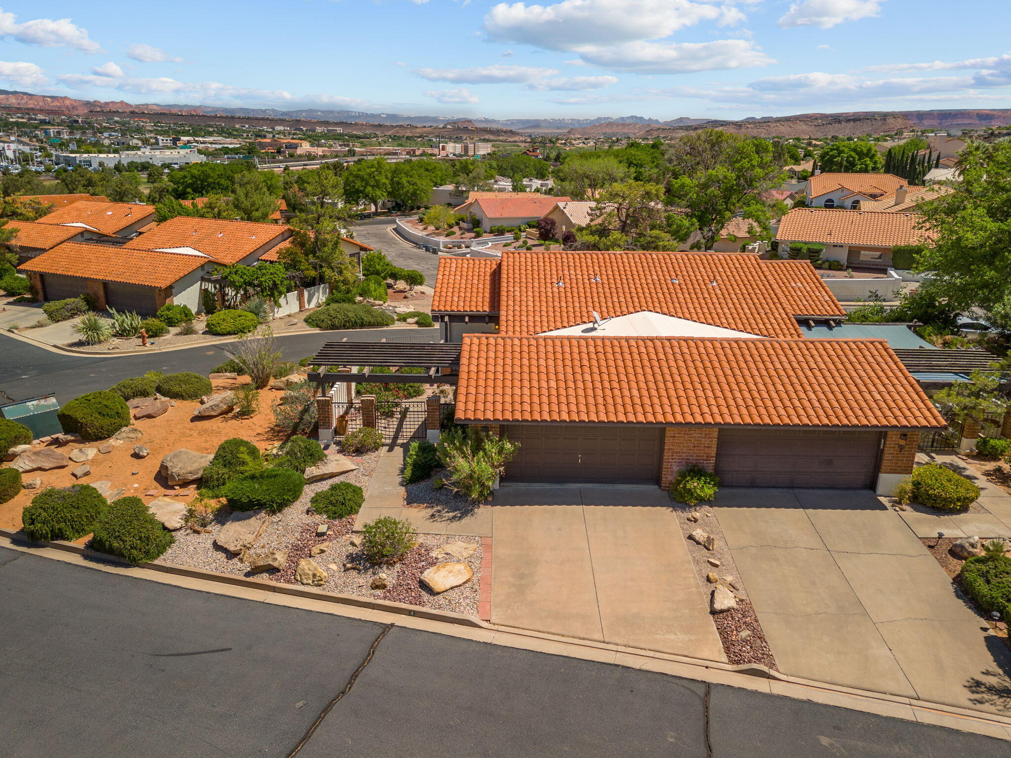 VISTA GRANDE TOWNHOMES - Residential