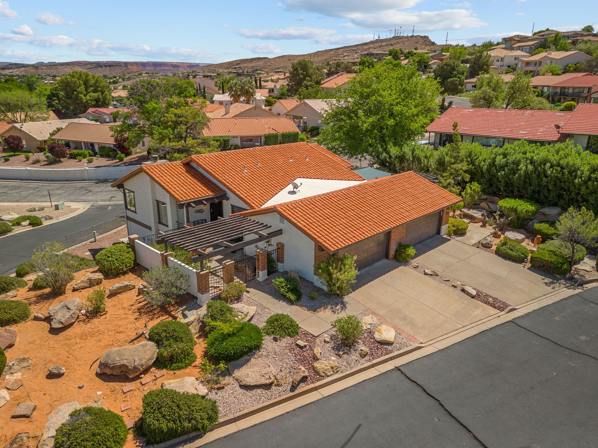 VISTA GRANDE TOWNHOMES - Residential