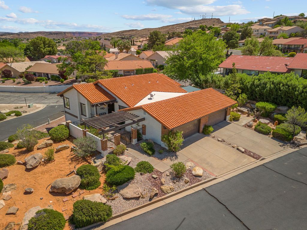 Photo of 300 W 2025 S 4 #4, Saint George, UT 84770 (MLS # 26-271656)