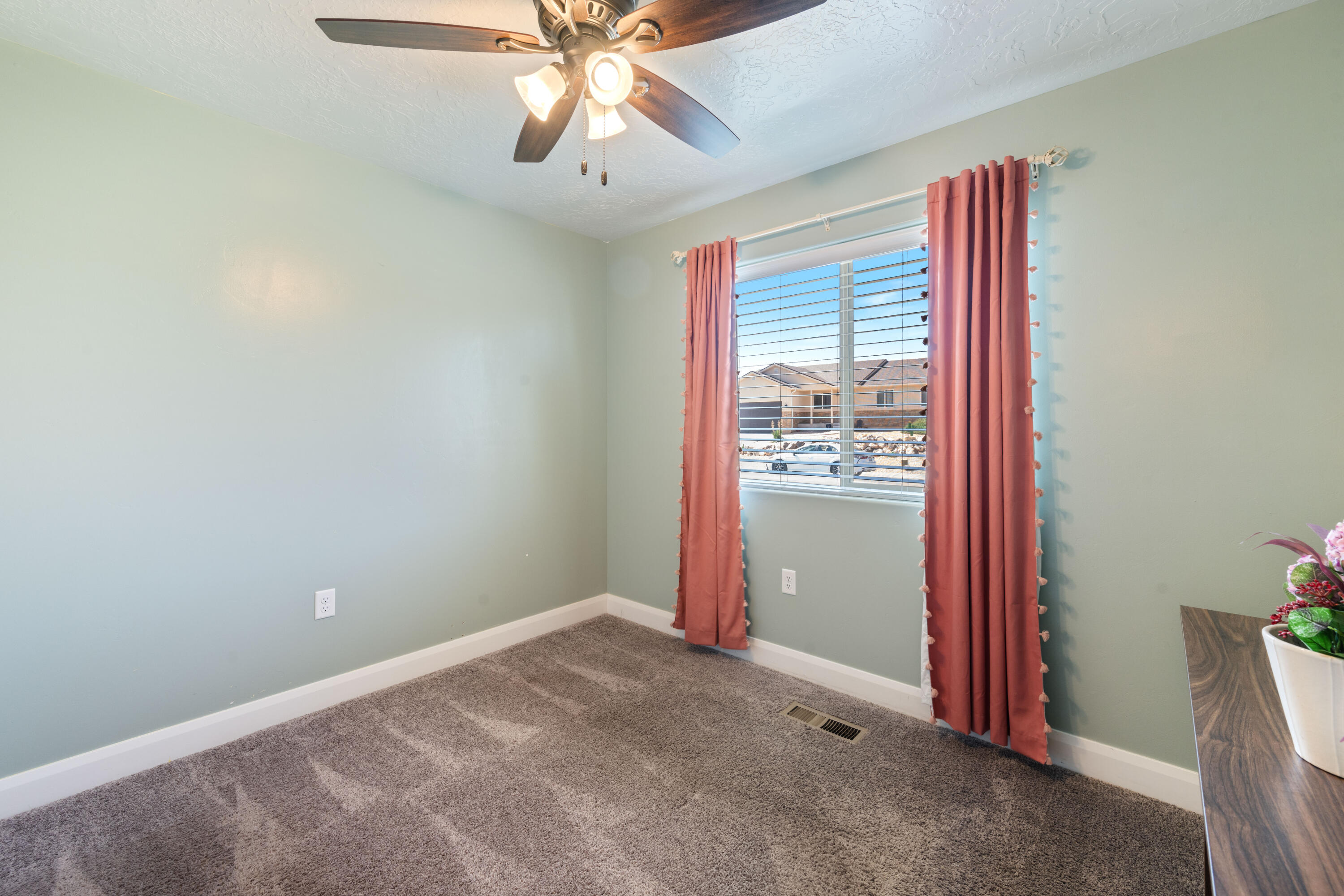 ALMOND HEIGHTS PARK - Residential