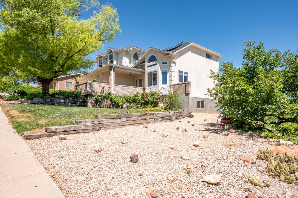 Photo of 2310 W Meadow DR, Cedar City, UT 84720 (MLS # 26-273625)