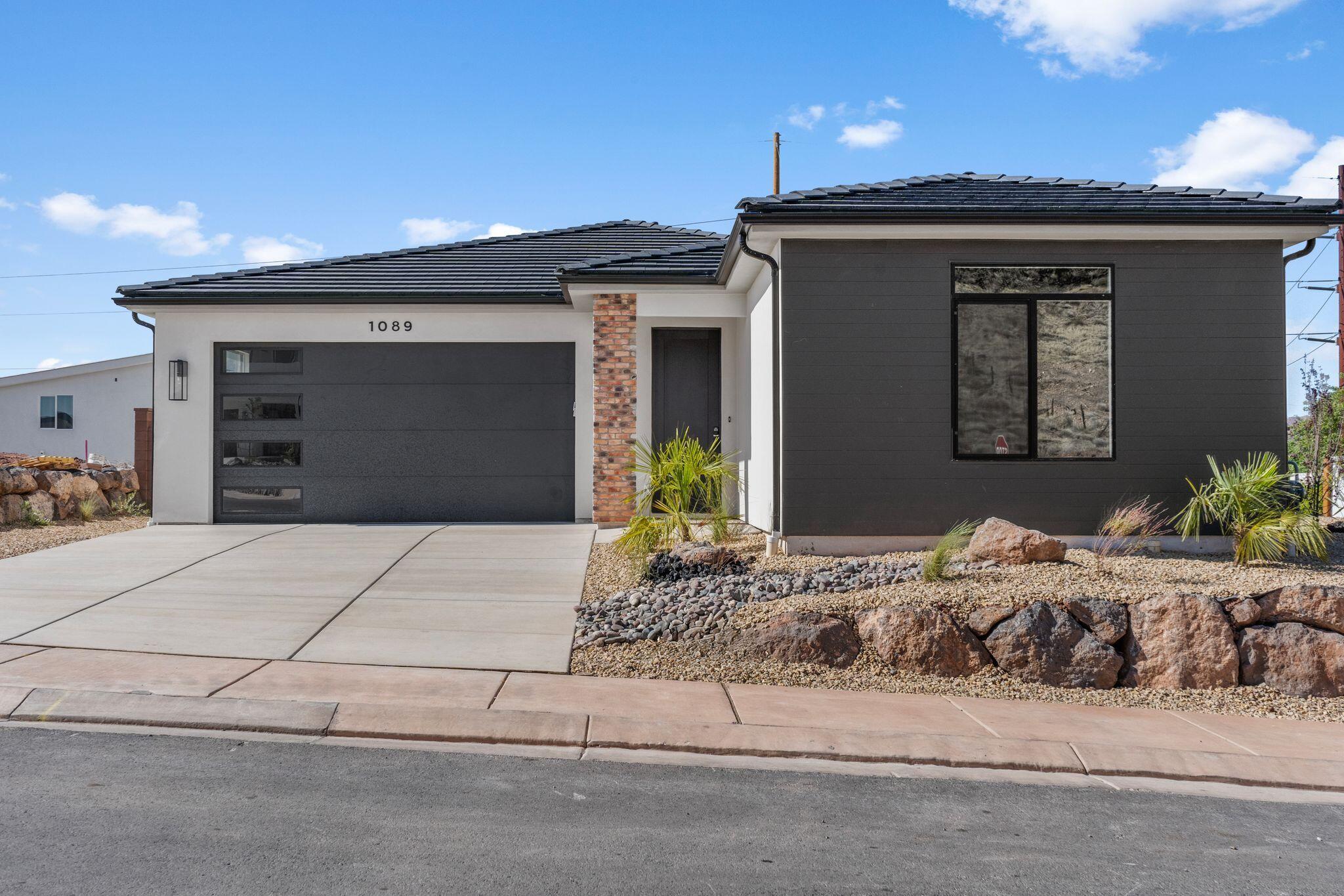 DESERT RIDGE - Residential