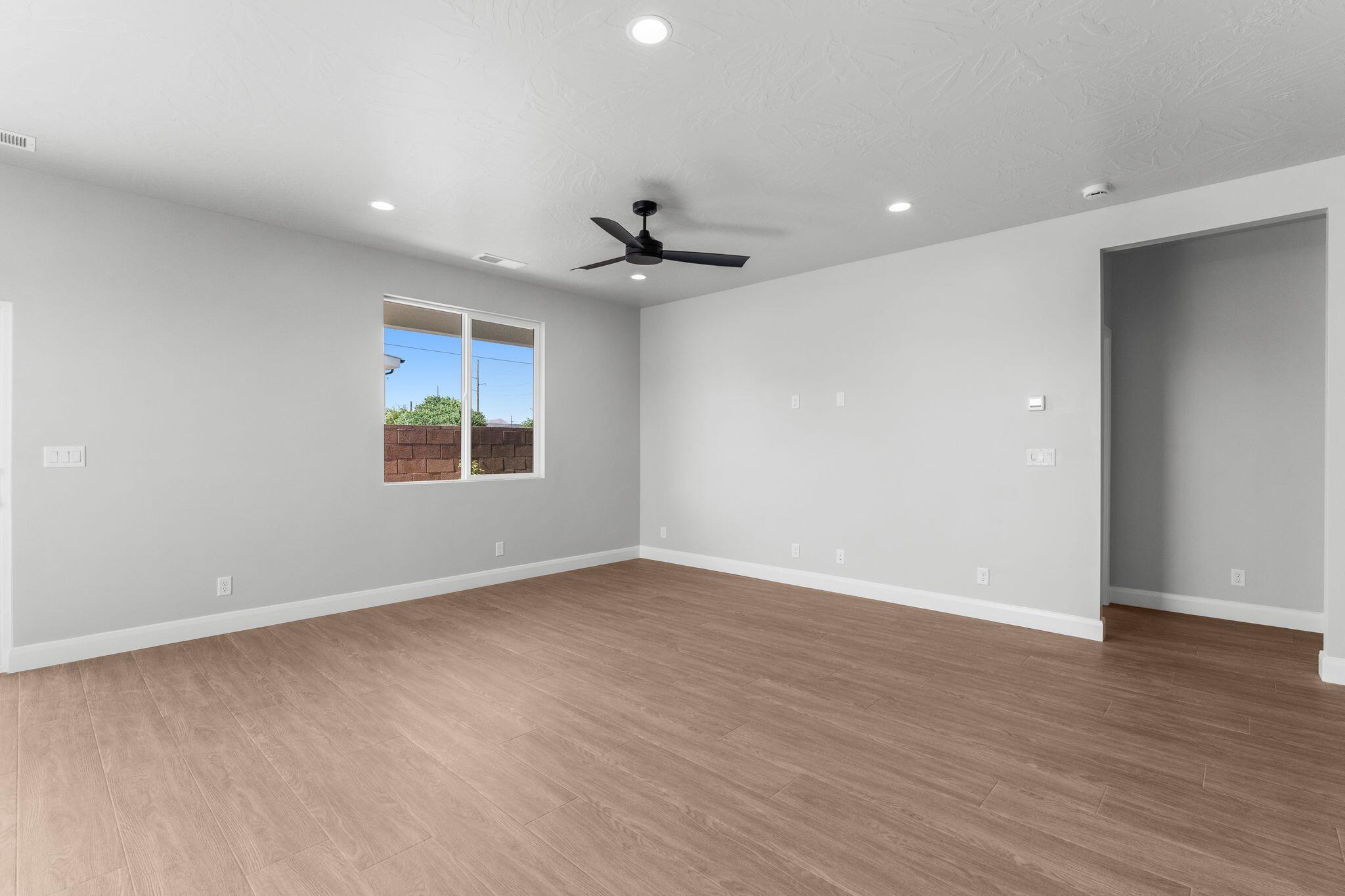 DESERT RIDGE - Residential