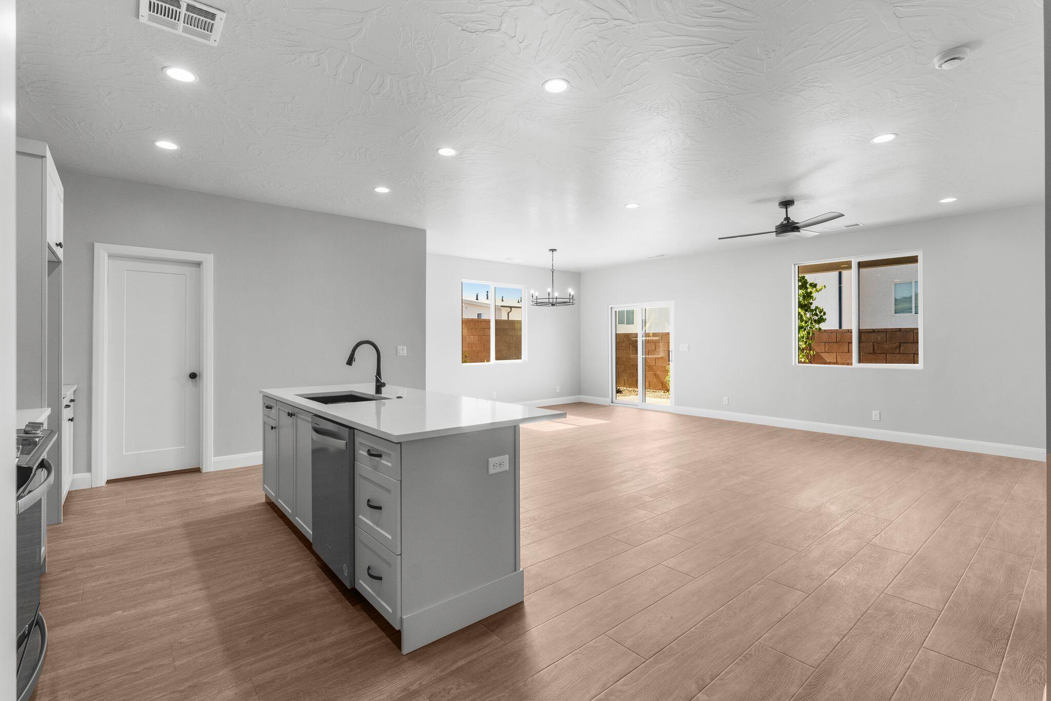 DESERT RIDGE - Residential