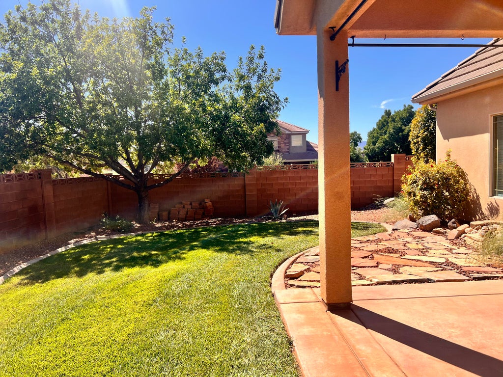 Photo of 934 E Outlaw Gulch, Washington, UT 84780 (MLS # 26-276336)