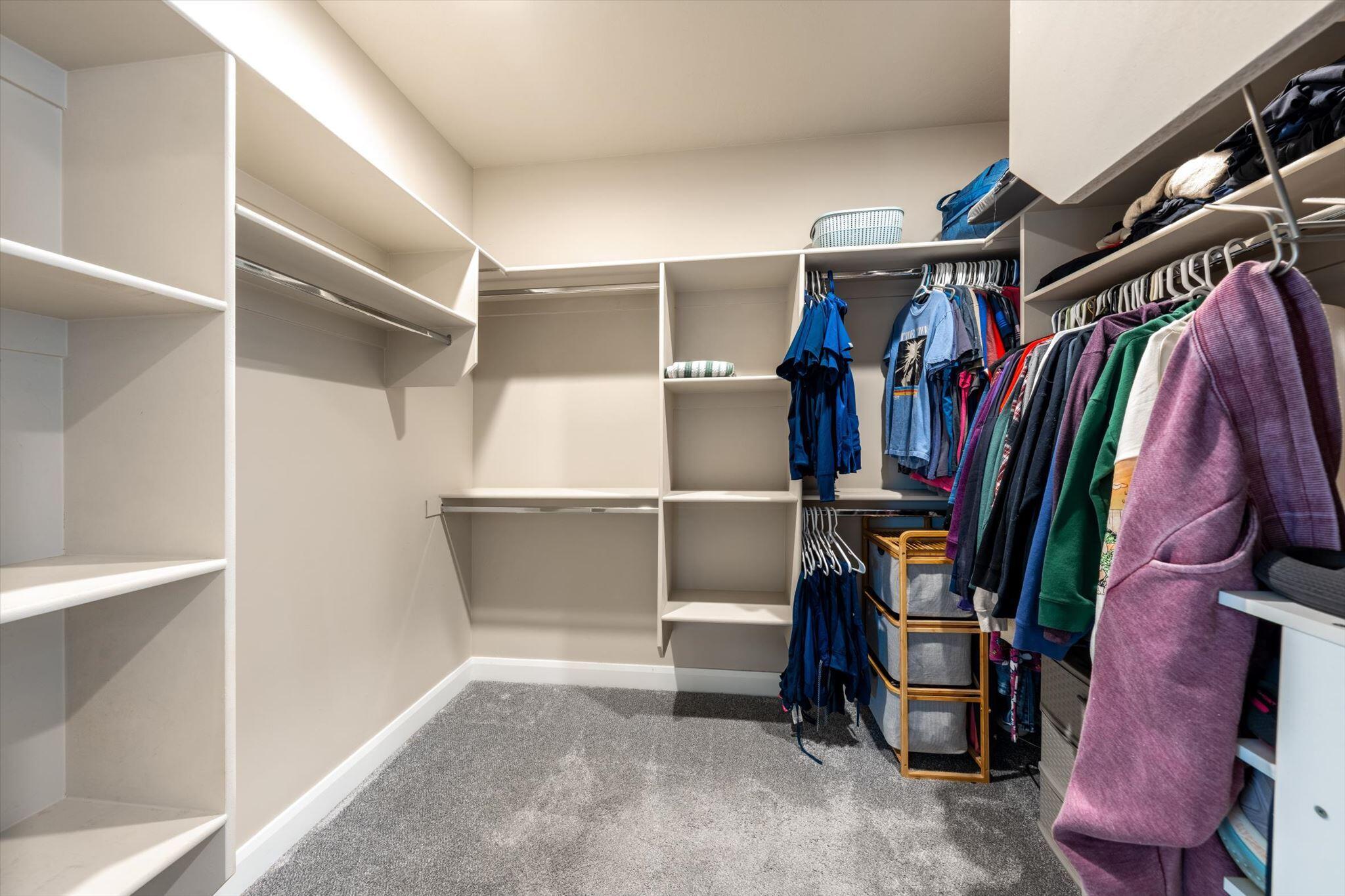 SKY RIDGE - Residential