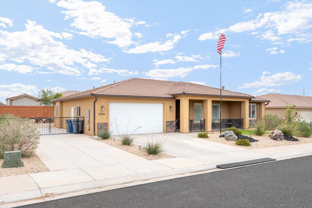 Photo of 2749 W 310 N, Hurricane, UT 84737 (MLS # 26-271789)