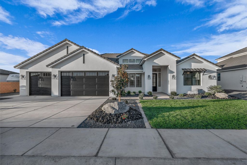 Photo of 3461 E 2930 ST S, Saint George, UT 84790 (MLS # 25-266234)