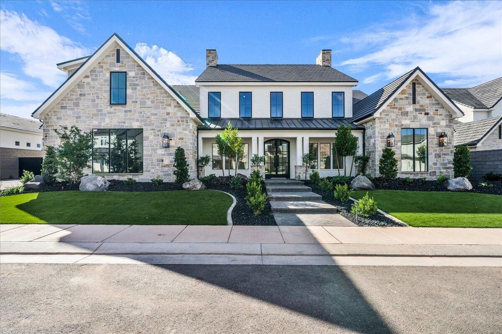 Photo of 806 E Chloe LN, Washington, UT 84780 (MLS # 25-266132)