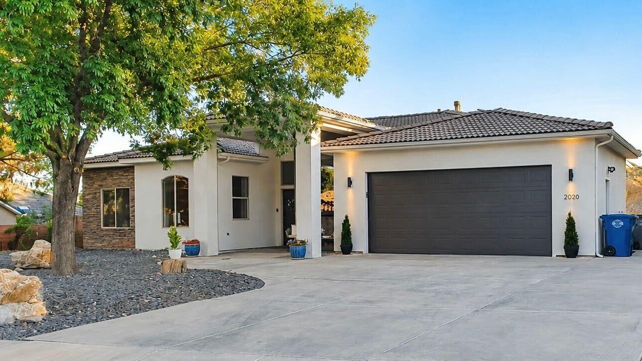 KNOLLS AT LITTLE VALLEY - Residential