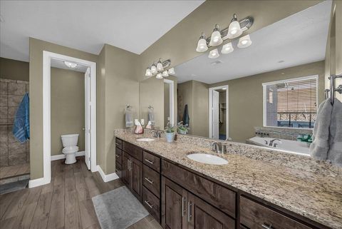 Tiny photo for 811 N CROWN KING Ave, Washington, UT 84780 (MLS # 26-268582)