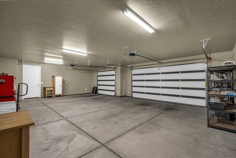 Tiny photo for 811 N CROWN KING Ave, Washington, UT 84780 (MLS # 26-268582)