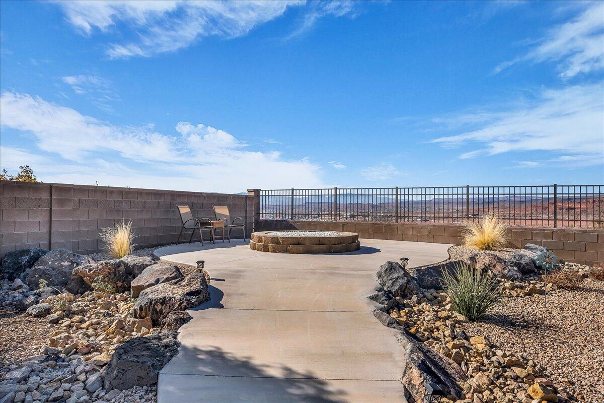 HIGHLAND PARK AT THE CORAL CANYON - Residential