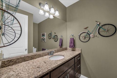 Tiny photo for 811 N CROWN KING Ave, Washington, UT 84780 (MLS # 26-268582)