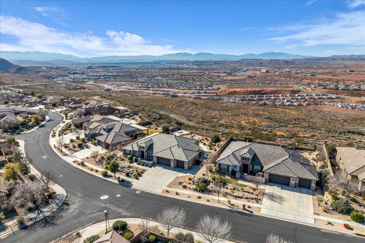 HIGHLAND PARK AT THE CORAL CANYON - Residential