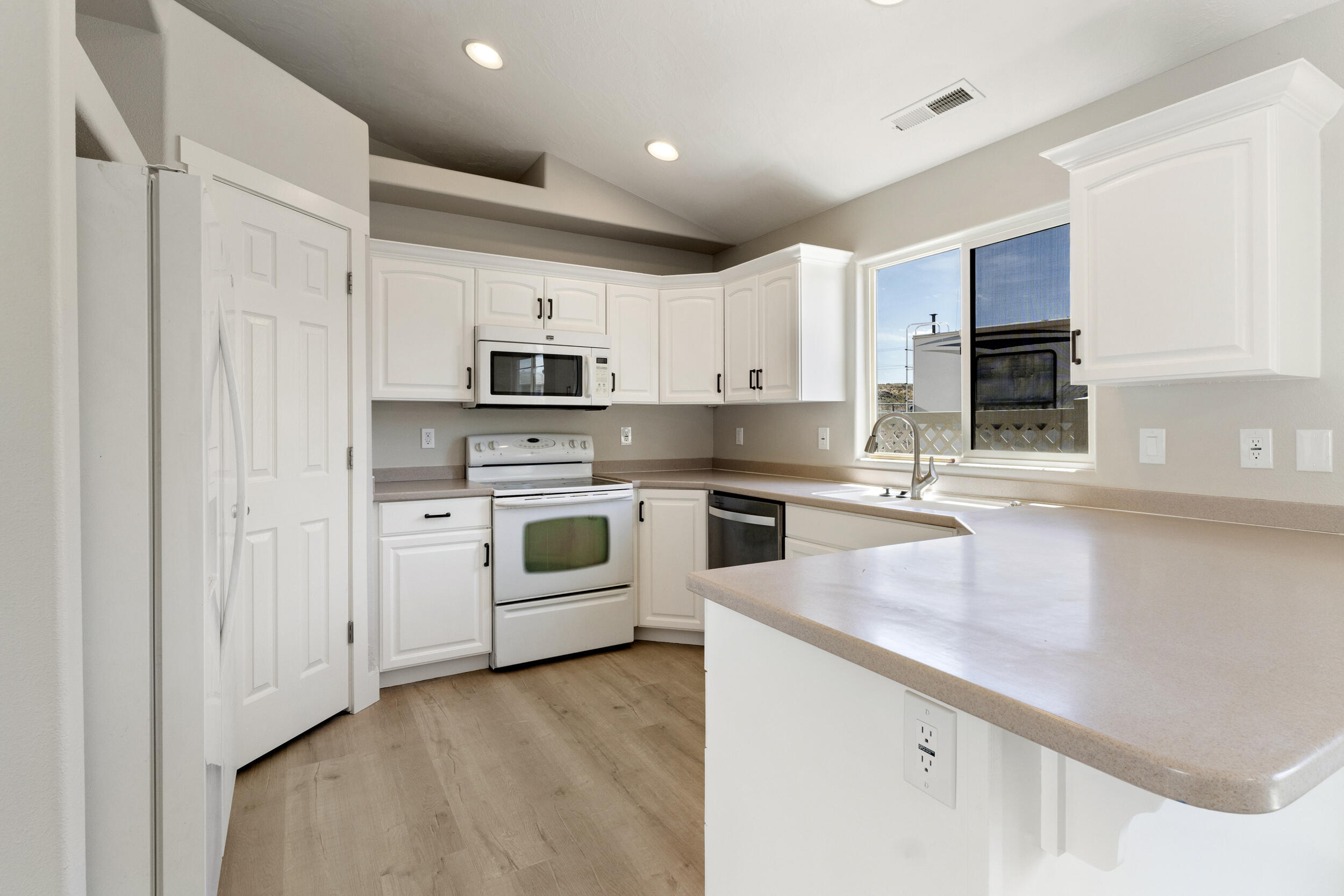 QUAIL LAKE ESTATES - Residential