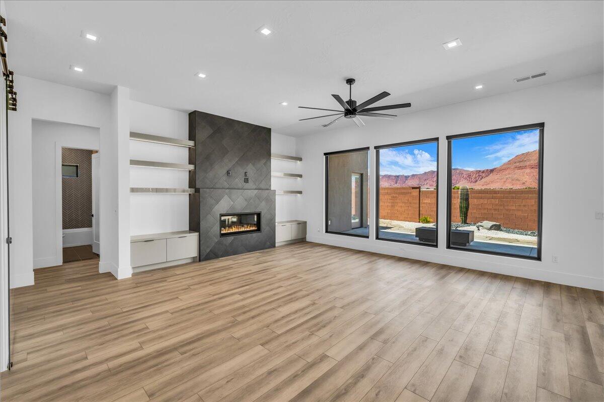 RED MOUNTAIN TERRACE - Residential