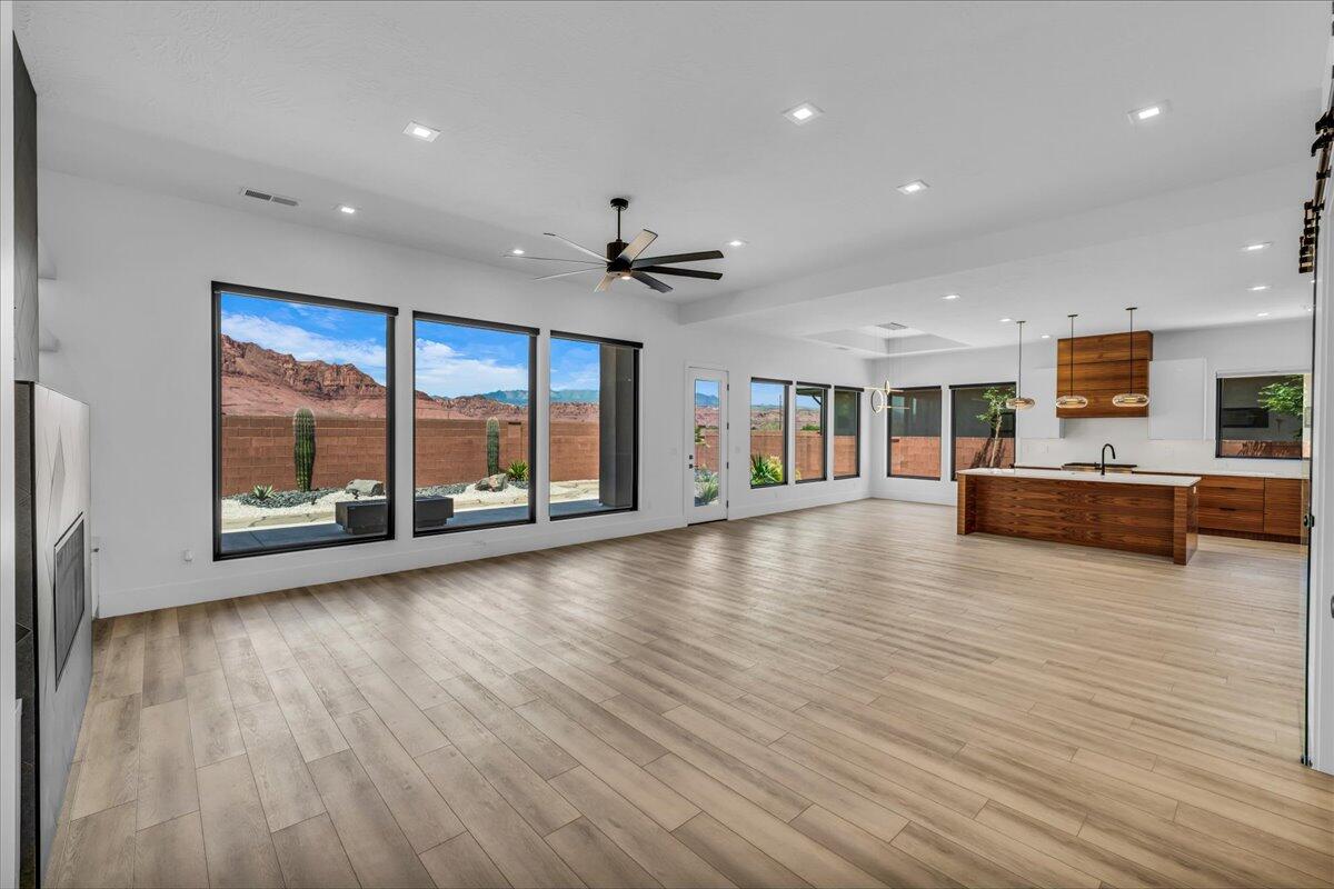 RED MOUNTAIN TERRACE - Residential