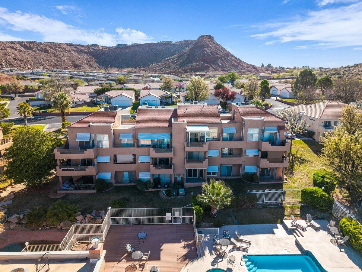 TAMARACK - ST GEORGE GOLF CLUB CONDOS - Residential