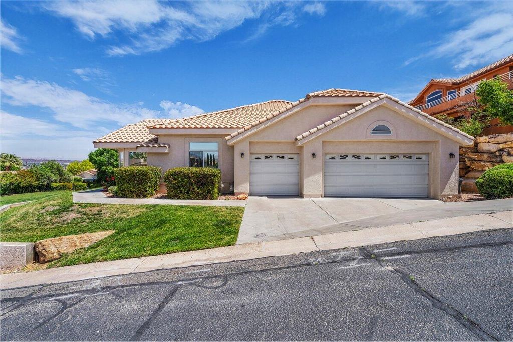 Photo of 193 W OASIS DR, Saint George, UT 84770 (MLS # 26-271632)