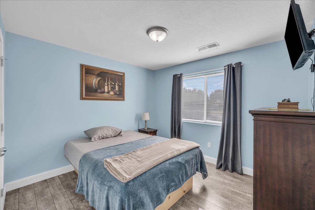 ALMOND HEIGHTS PARK - Residential